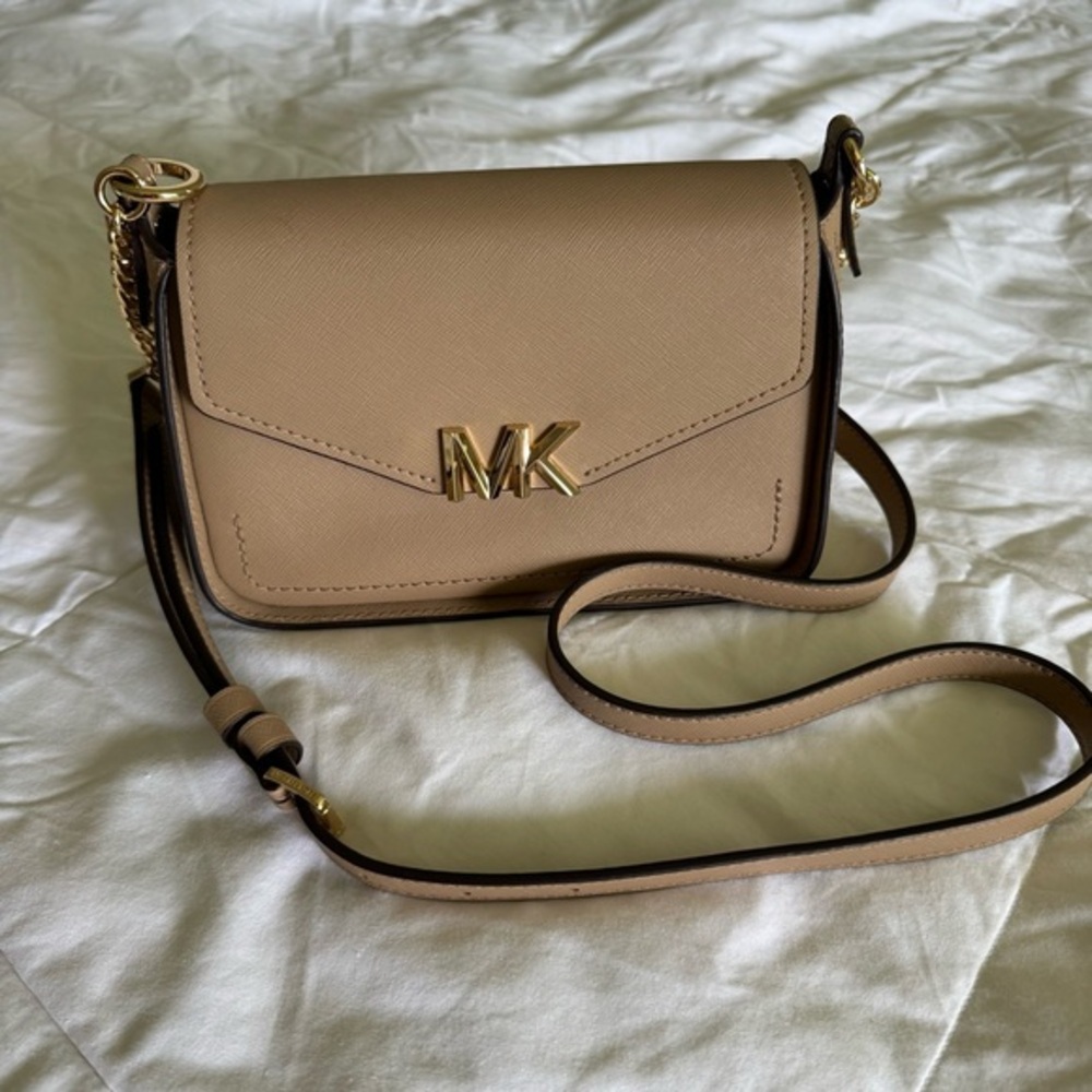 Michael Michael Kors Sylvia small camel leather purse